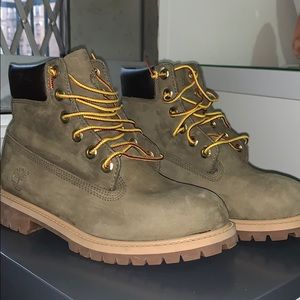 Timberlands olive green size 4